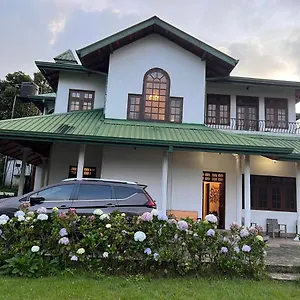 https://lakeside-garden-bungalow.kandyhotelsnow.com